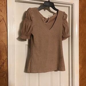 Beautiful form fitting blouse. Very sexy